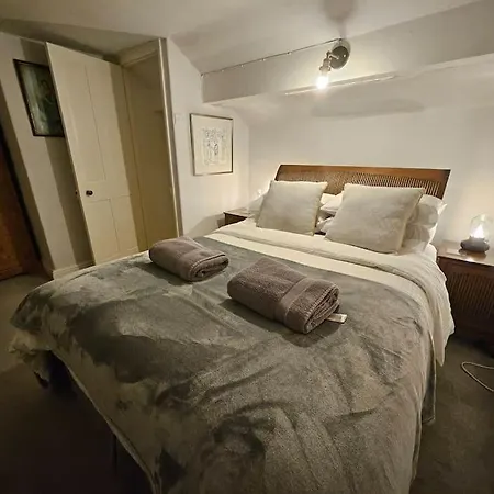 Homely 4 Bed Characterful 펜션