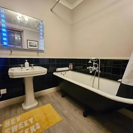 펜션 Homely 4 Bed Characterful *