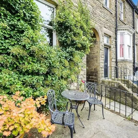 Homely 4 Bed Characterful 펜션 *