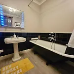 度假居 Homely 4 Bed Characterful *