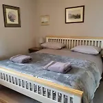 Homely 4 Bed Characterful 度假居 *