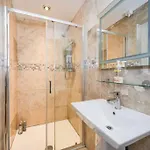Homely 4 Bed Characterful 度假居 佩特利布里奇