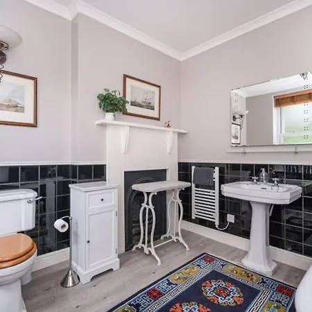 Homely 4 Bed Characterful Tatil Evi *