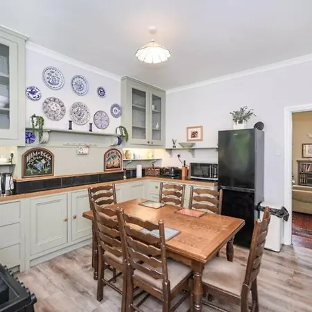 Homely 4 Bed Characterful 度假居